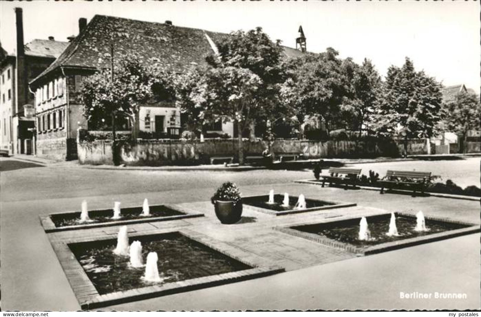 41285319 Floersheim Main Berliner Brunnen Floersheim - Flörsheim