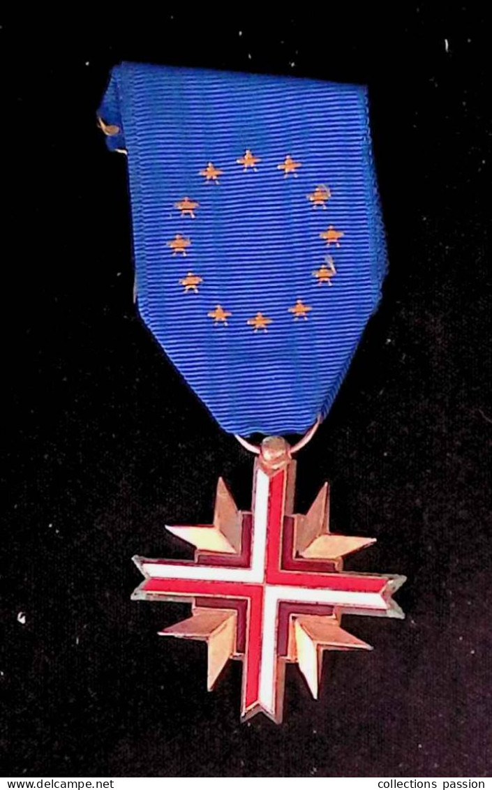 Militaria, Médaille Confédération Européenne Des Anciens Combattants, Ed. L.R , Frais Fr 2.95 E - France