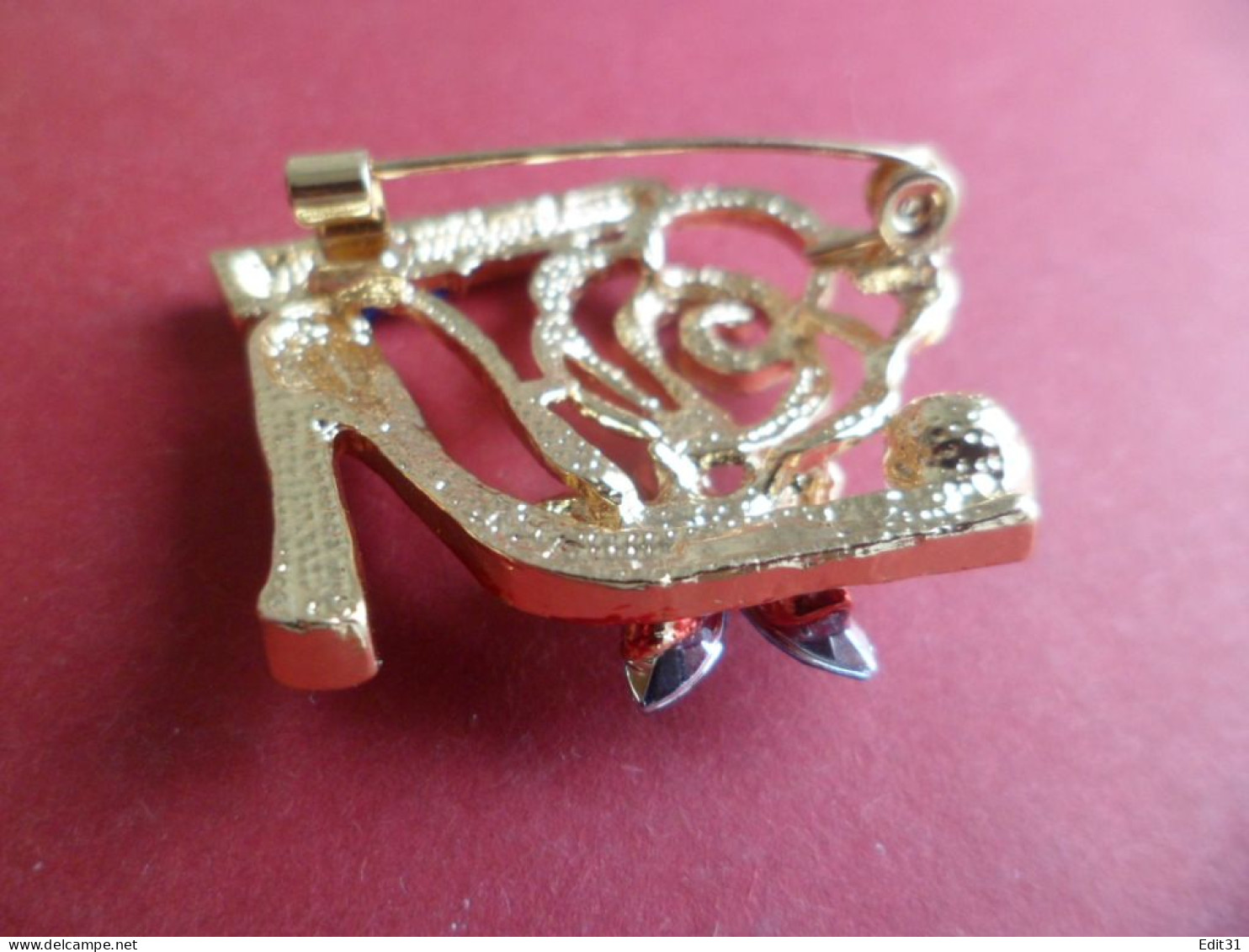 Broche Sexy - Strass Tricolore - Femme - Rouge à Lèvres - Chaussure Talons Aiguille - Jolis éclats - - Brochen