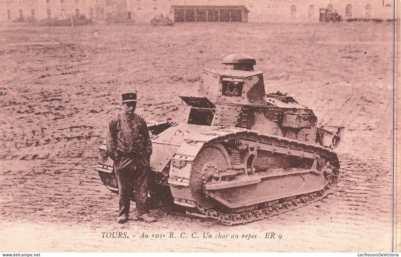 FRANCE - Tours - Au 501è R. C. C. - Un Char Au Repos - Carte Postale Ancienne - Tours