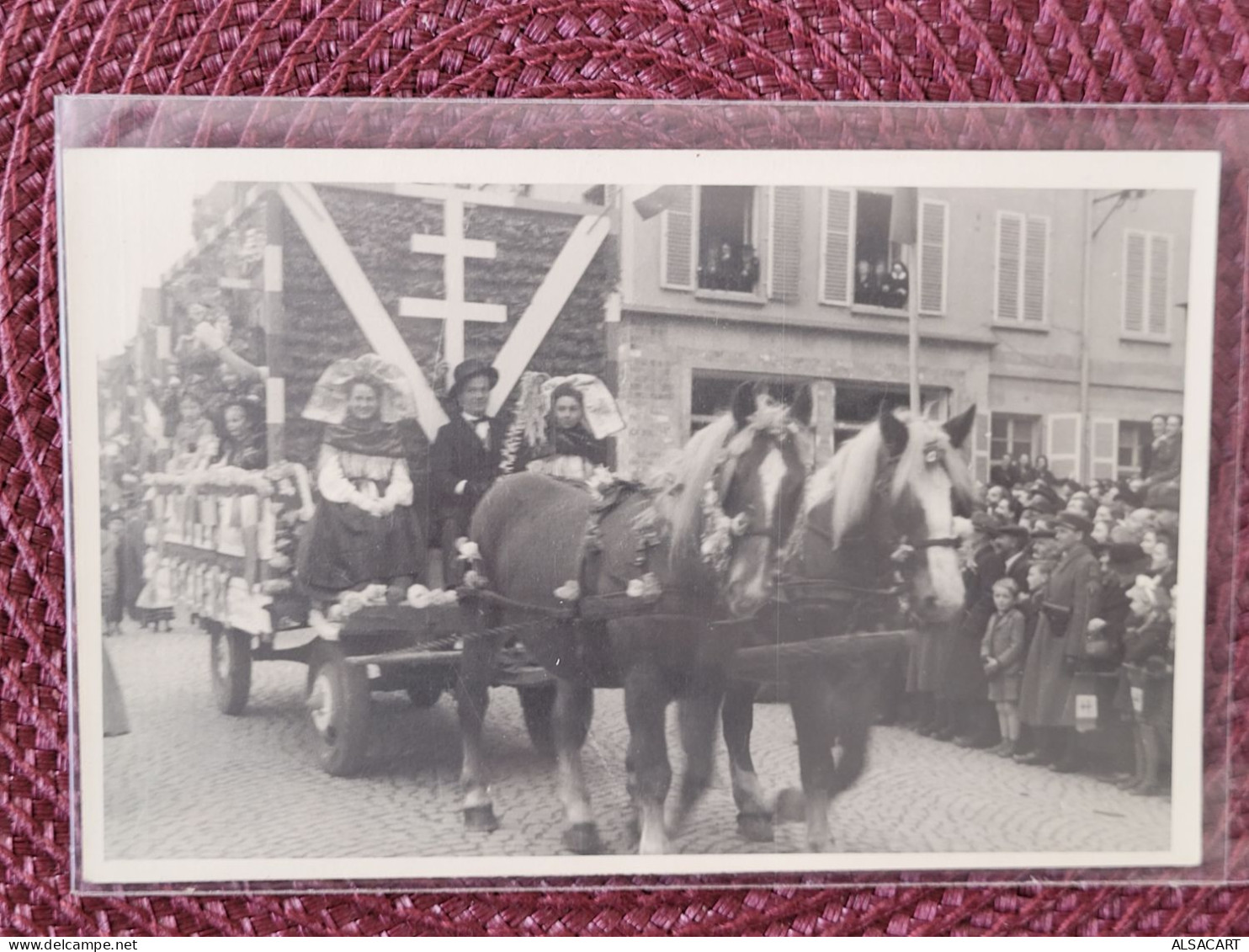 Carte Photo , Liberetion Saverne , Char , Croix De Lorraine , 1946 - Saverne