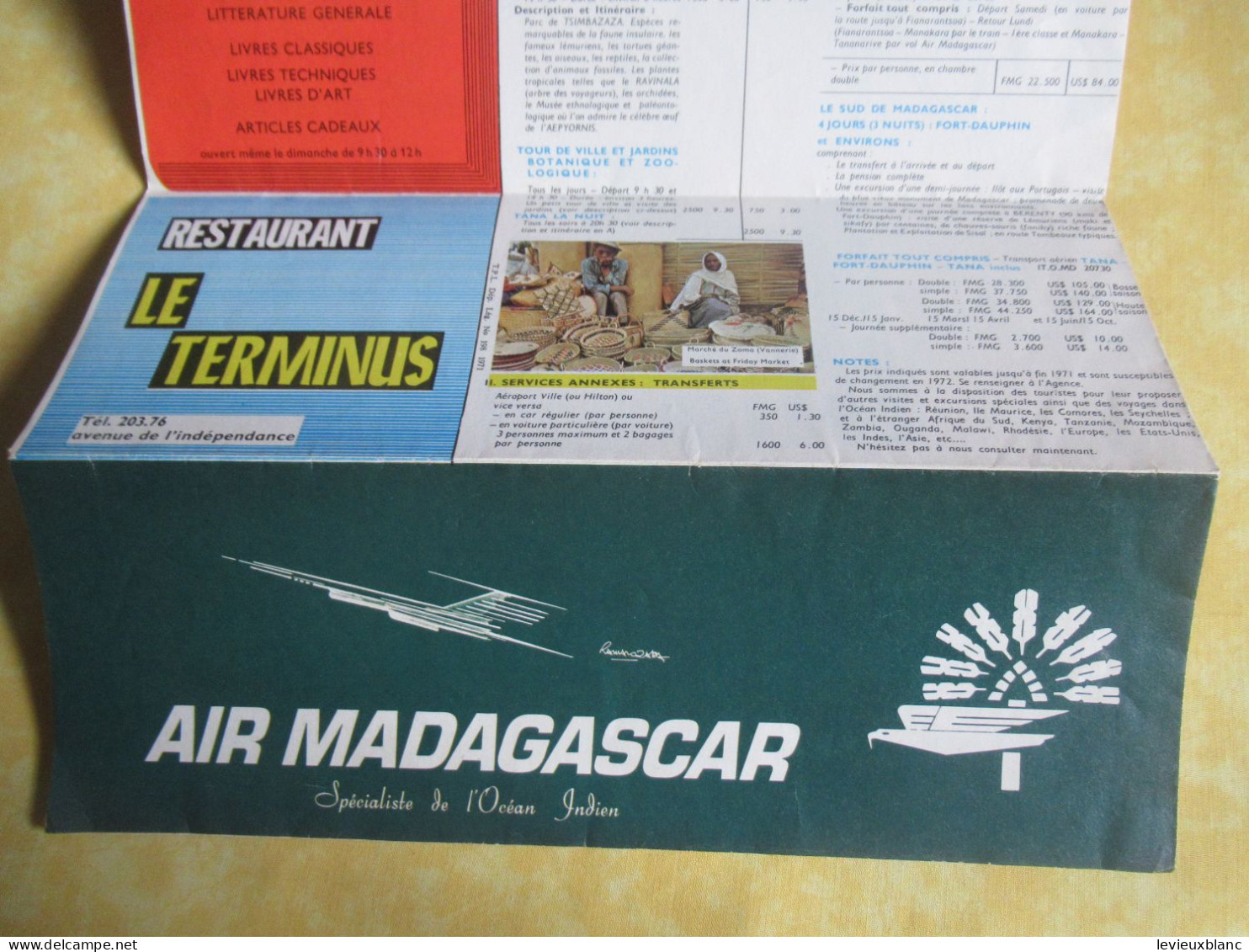 Air Madagascar/Spécialiste de l'Océan Indien/Madagascar Airtours/Dépliant publicitaire/Tananarive/vers  1960-70   PGC551