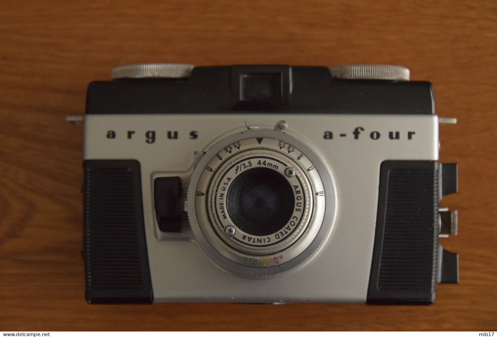 ancien appareil photo ARGUS a-four avec flash film 135 24x36 bakélite