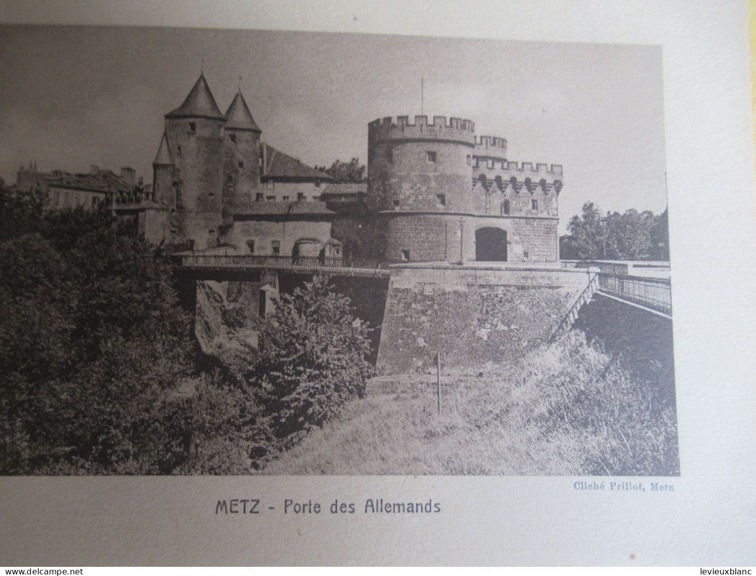 Carnet Souvenir 17 Vues De METZ/offert Par La Maison FABRE/grainetier/METZ (Moselle) /rue Mazelle/vers  1920-30   PGC552 - Tourism Brochures