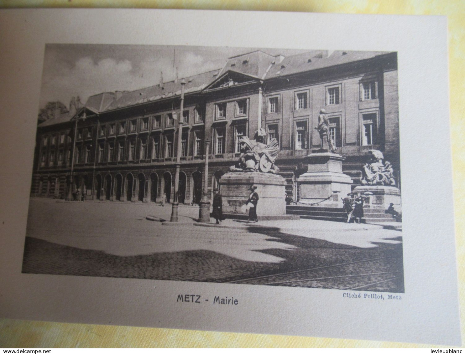 Carnet souvenir 17 vues de METZ/offert par la Maison FABRE/grainetier/METZ (Moselle) /rue Mazelle/vers  1920-30   PGC552