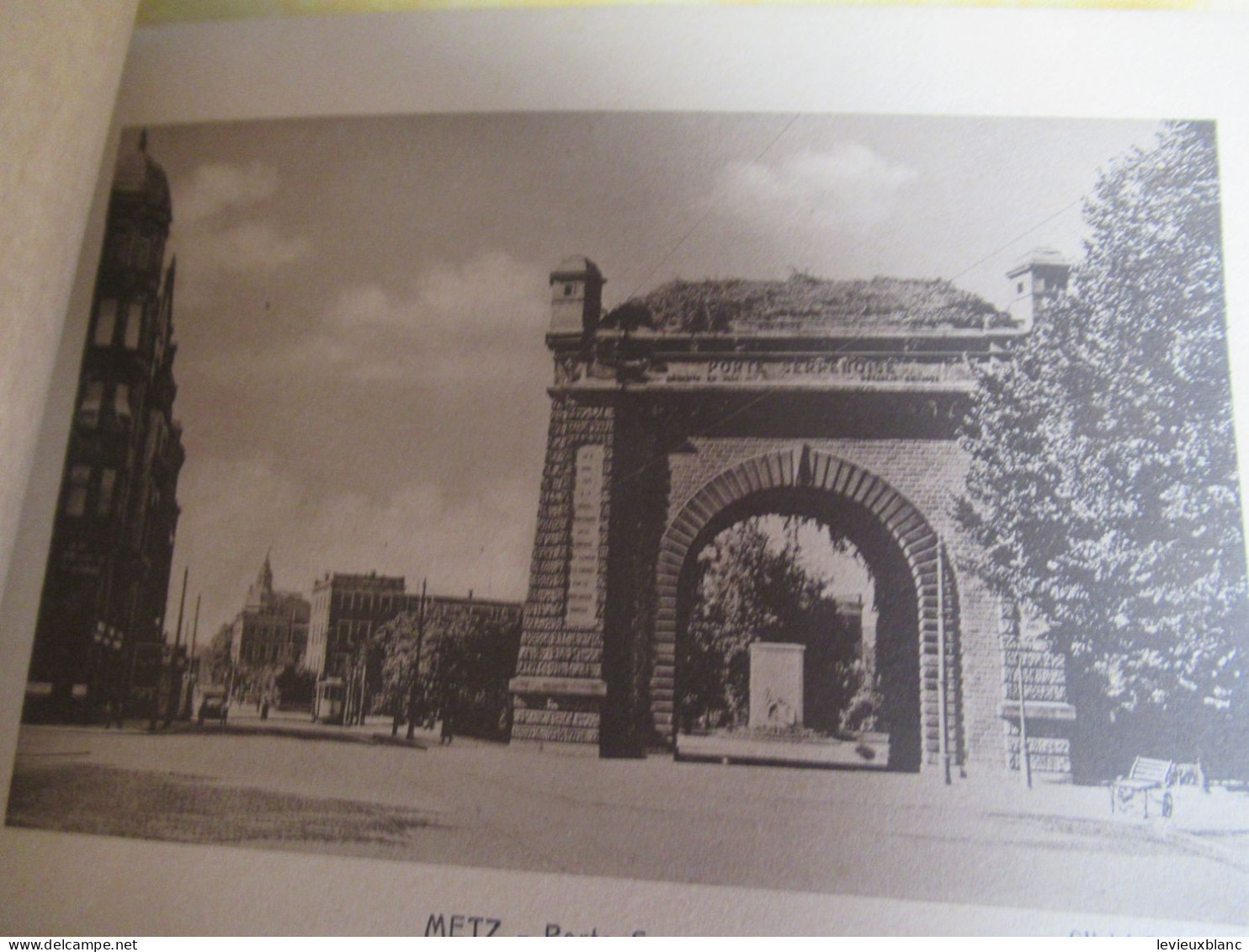 Carnet souvenir 17 vues de METZ/offert par la Maison FABRE/grainetier/METZ (Moselle) /rue Mazelle/vers  1920-30   PGC552