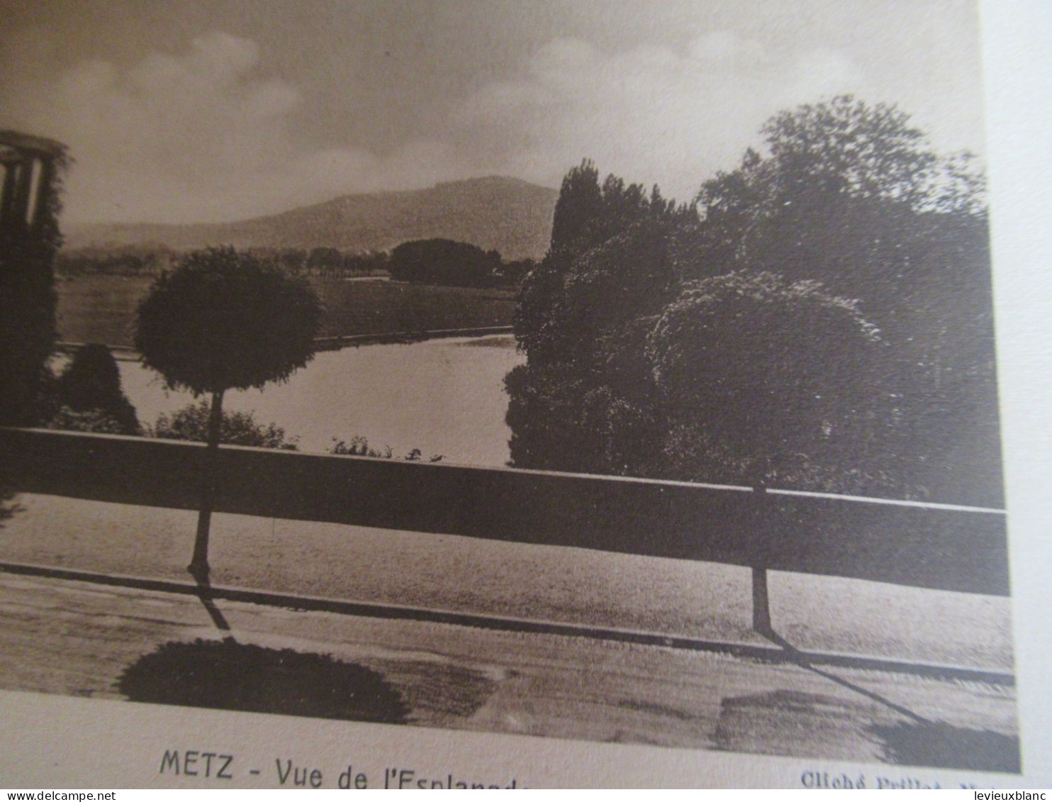 Carnet souvenir 17 vues de METZ/offert par la Maison FABRE/grainetier/METZ (Moselle) /rue Mazelle/vers  1920-30   PGC552