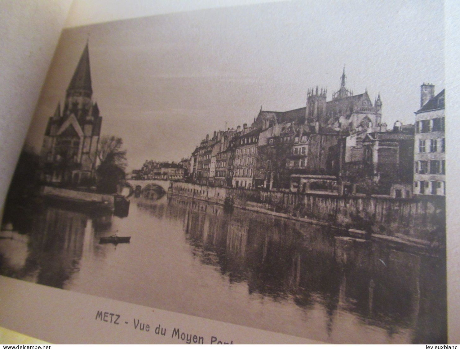 Carnet souvenir 17 vues de METZ/offert par la Maison FABRE/grainetier/METZ (Moselle) /rue Mazelle/vers  1920-30   PGC552