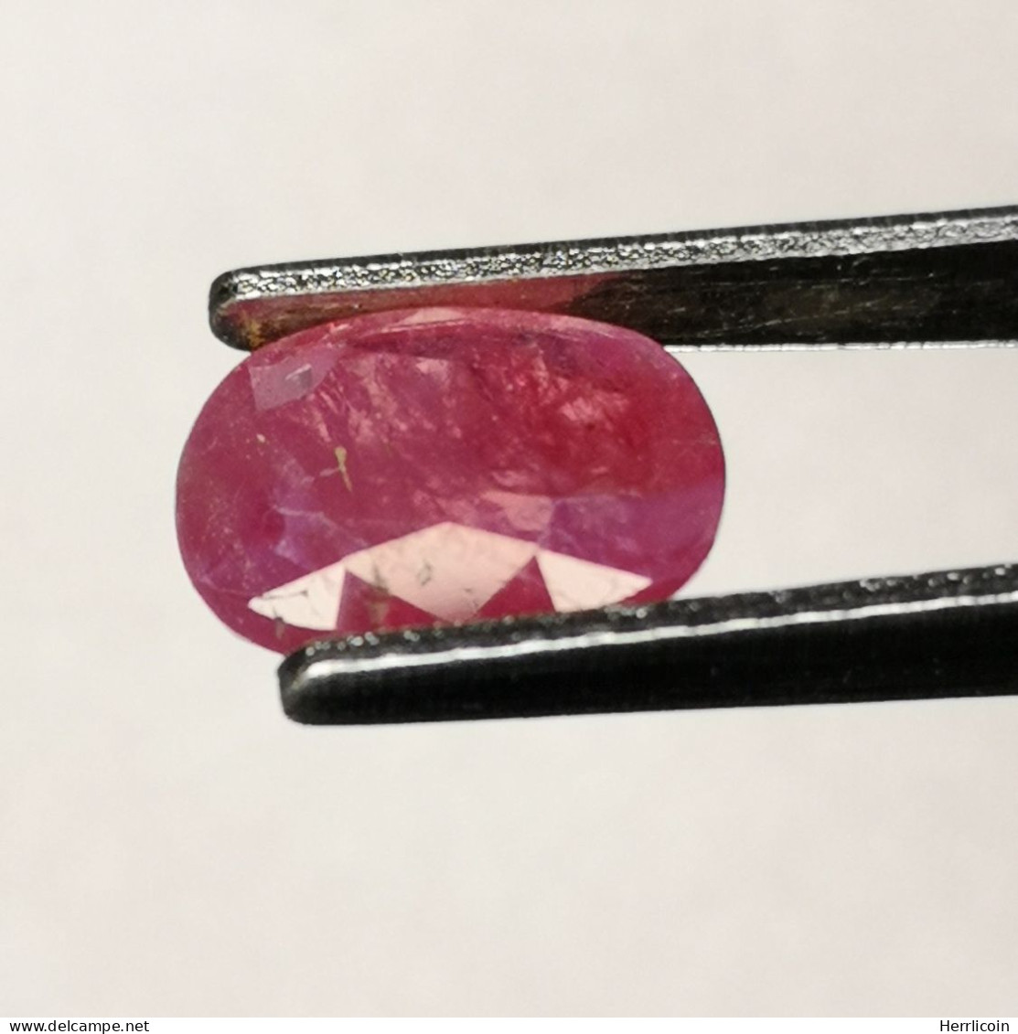 Rubis Traité (résidus) De Tanzanie- Ovale 1.75 Carat - 8 X 6.2 X 3.5 Mm - Ruby