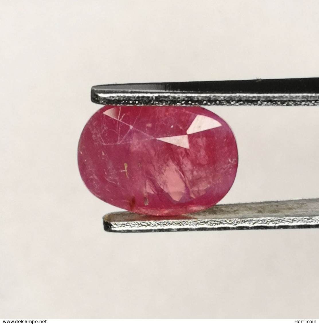 Rubis Traité (résidus) De Tanzanie- Ovale 1.75 Carat - 8 X 6.2 X 3.5 Mm - Rubis