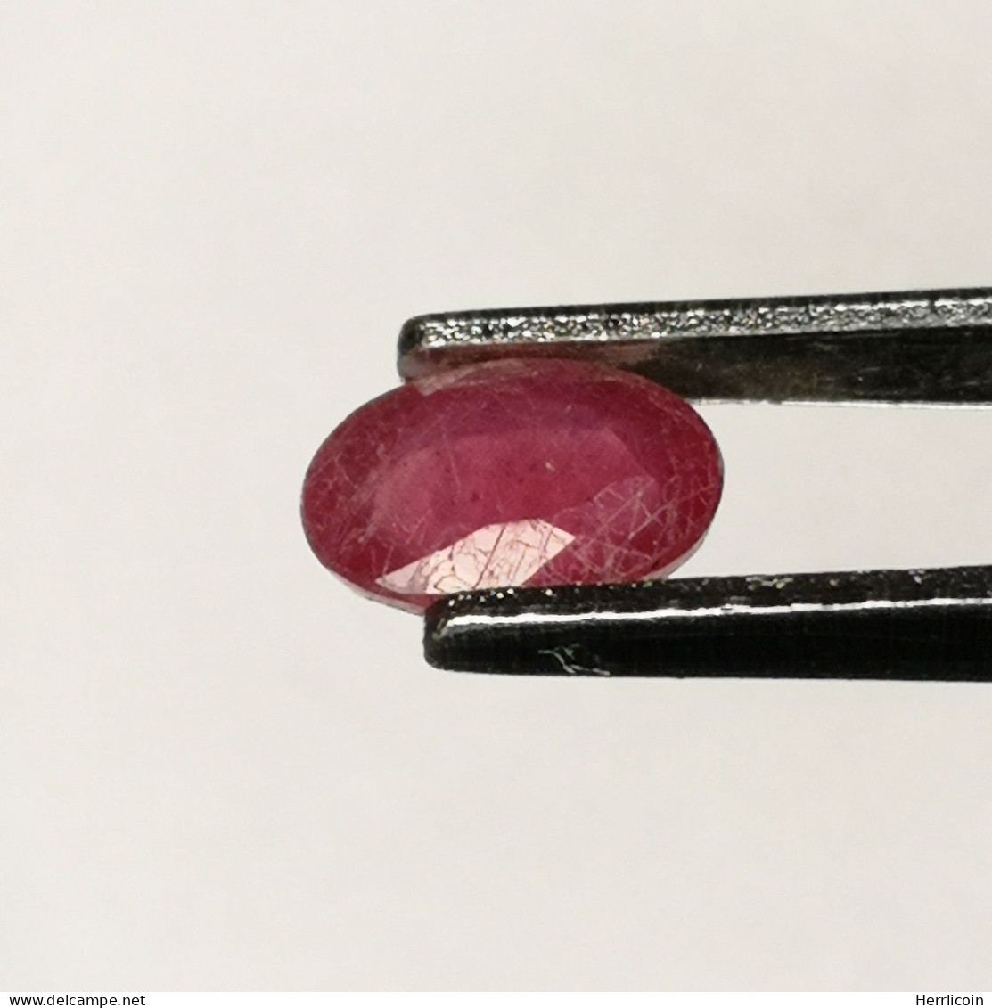 Rubis Traité (GF) De Madagascar - Ovale 0.83 Carat - 6.2 X 4.3 X 3.4 Mm - Ruby