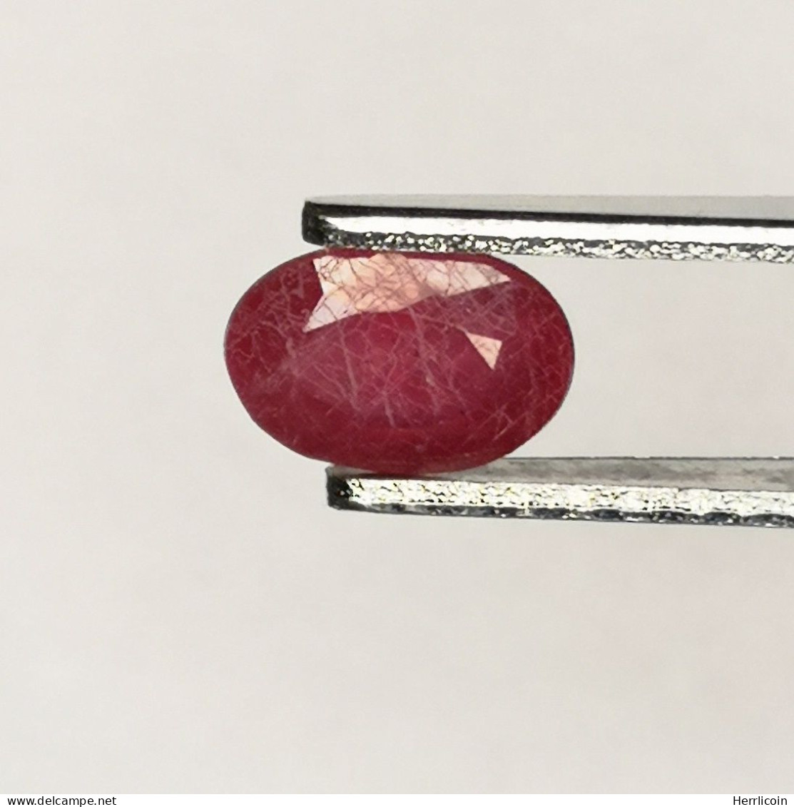 Rubis Traité (GF) De Madagascar - Ovale 0.83 Carat - 6.2 X 4.3 X 3.4 Mm - Ruby