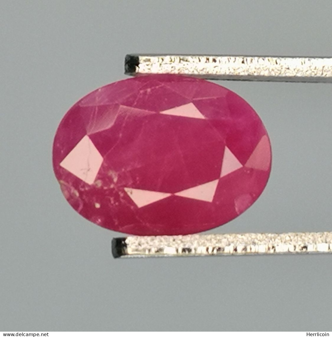 Rubis Chauffé Avec Résidus Du Mozambique - Ovale 1.11 Carat - 7.2 X 5.3 X 2.9 Mm - Ruby