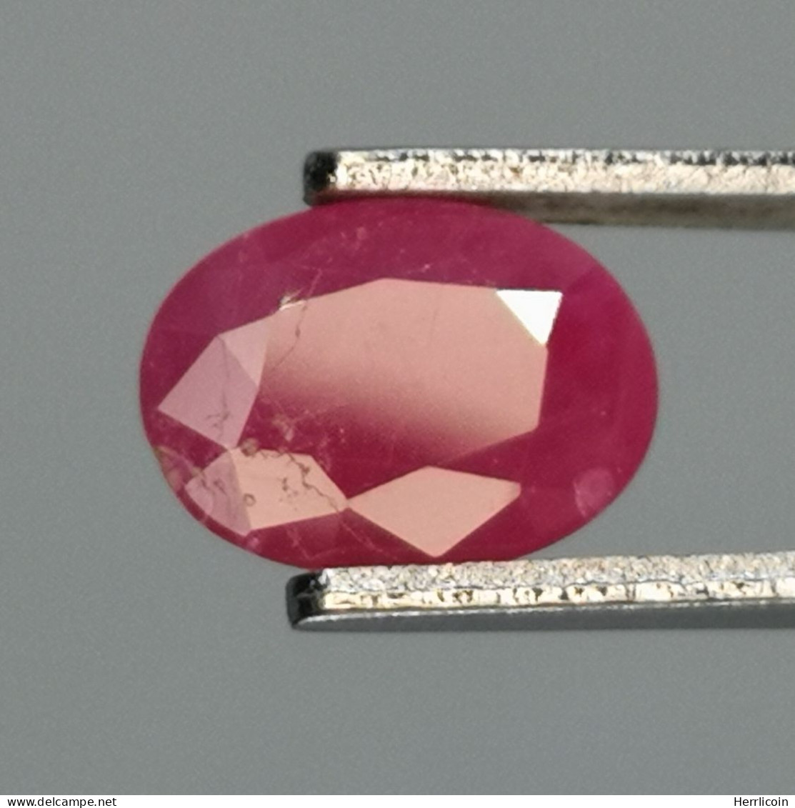 Rubis Chauffé Avec Résidus Du Mozambique - Ovale 1.11 Carat - 7.2 X 5.3 X 2.9 Mm - Ruby