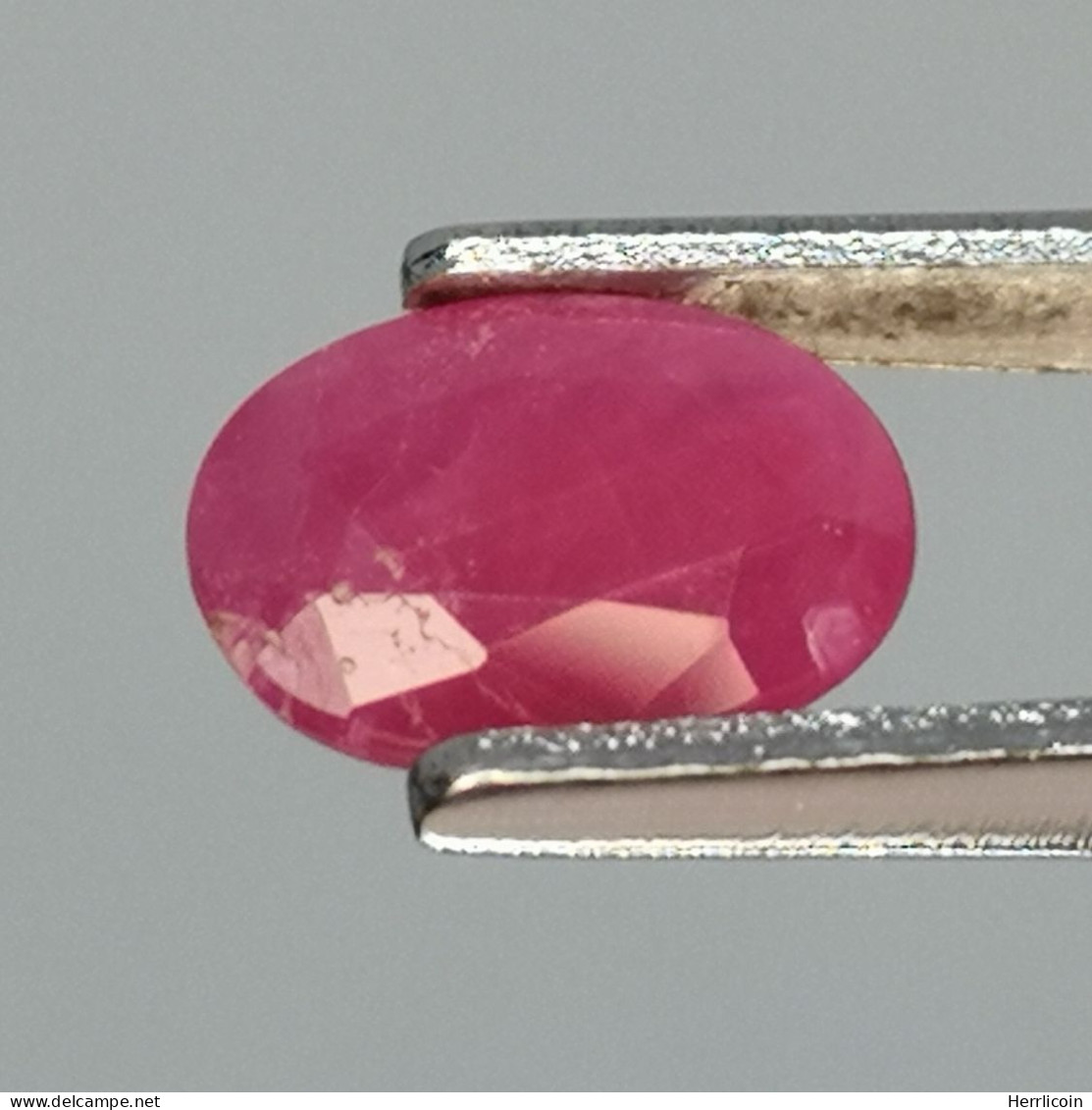 Rubis Chauffé Avec Résidus Du Mozambique - Ovale 1.11 Carat - 7.2 X 5.3 X 2.9 Mm - Ruby