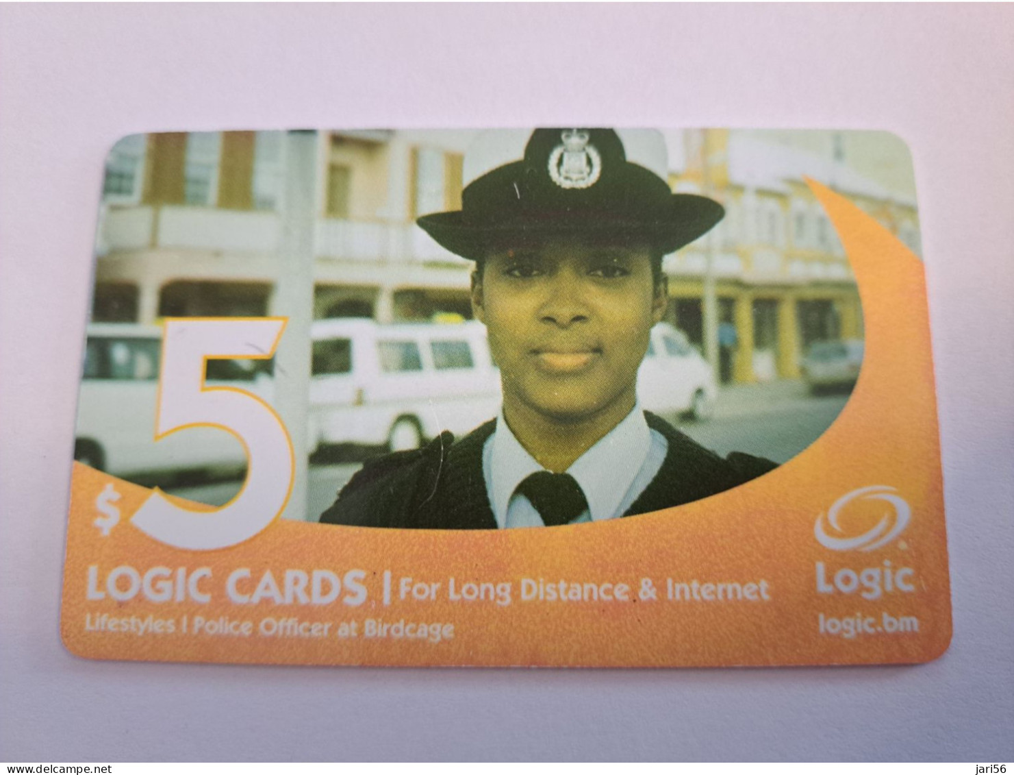 BERMUDA  $ 5,-  LOGIC/  POLICE LADY   IN BERMUDA / DATE 4 /2005 / 9700 EX   PREPAID CARD  Fine USED  **16193** - Bermude
