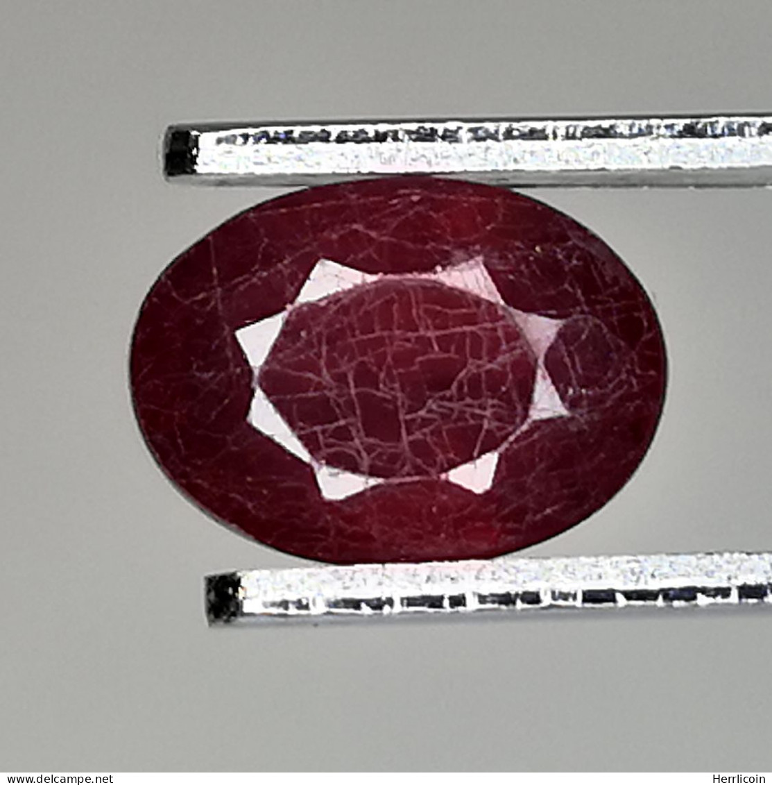 Rubis Traité (GF) De Madagascar - Ovale 0.99 Carat - 6.9 X 5 X 3.1 Mm - Ruby