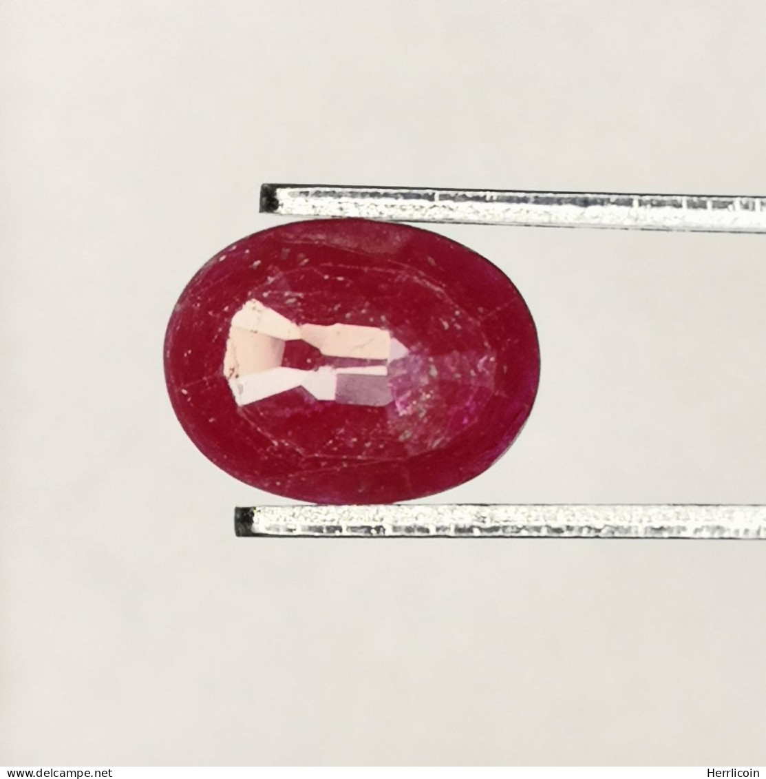 Rubis traité (résidus) de Tanzanie- Ovale 1.20 Carat - 8.0 x 6.0 x 2.5 mm