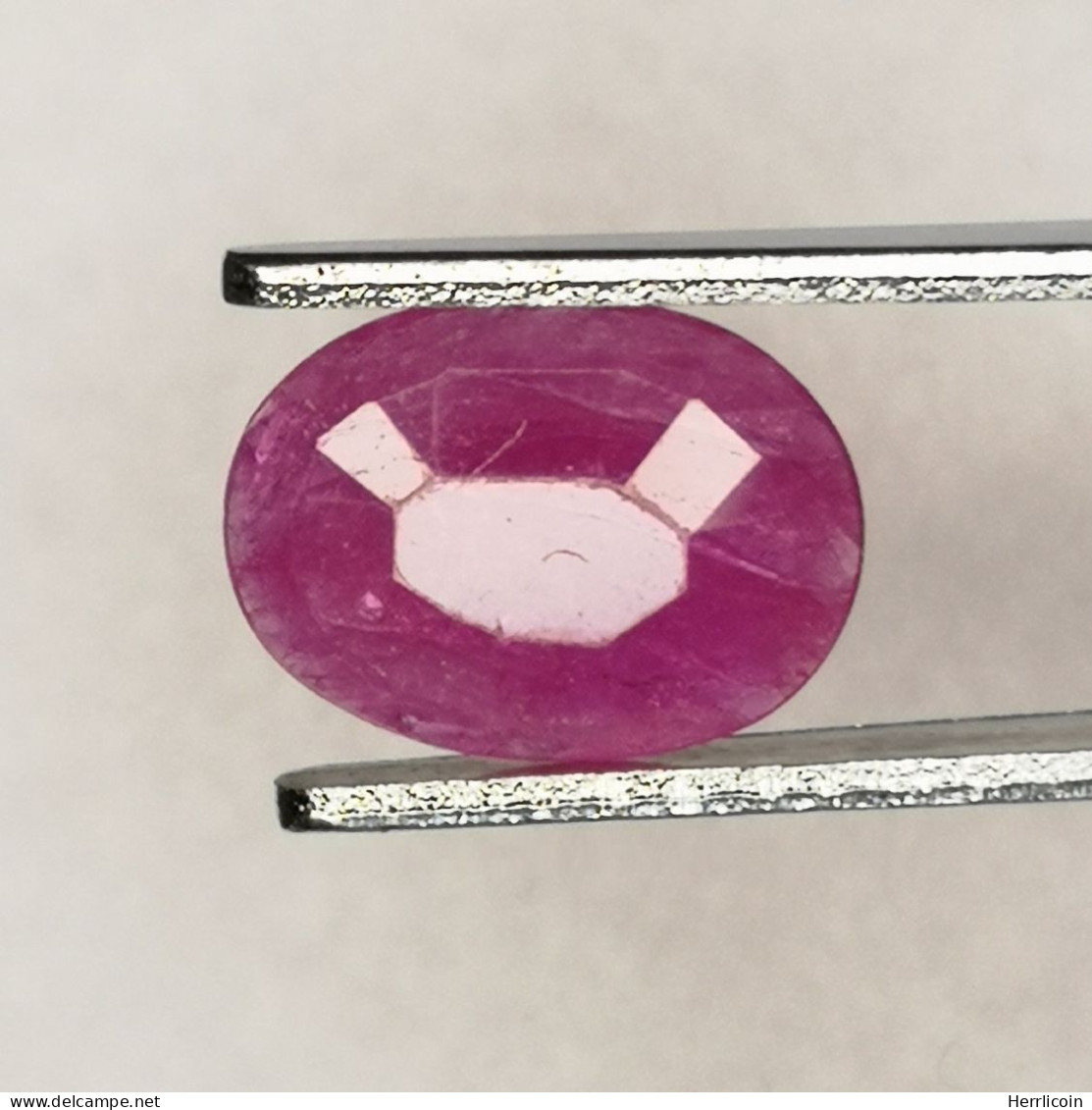 Rubis Traités (BE) De MADAGASCAR - Ovale 1.09 Carat - 8.5 X 6.4 X 2 Mm - Ruby