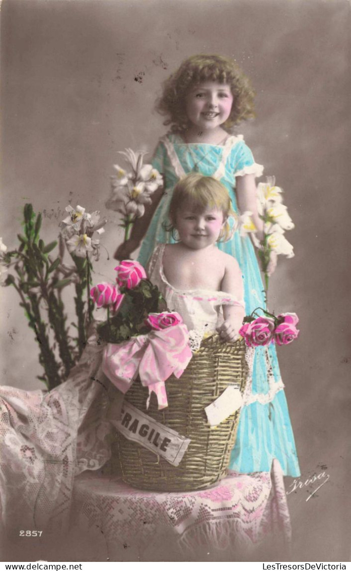 FANTAISIES - Jeune Fille - Bébé - Fleurs - Panier - Carte Postale Ancienne - Bébés