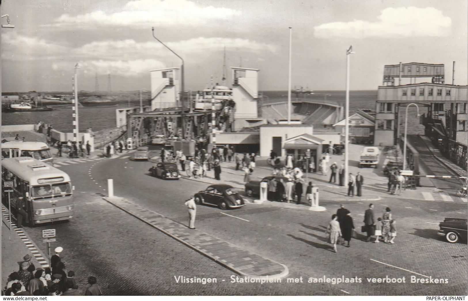 ZEELAND - VLISSINGEN, Stationplein, Veerboot Breskens, Bus, VW-Käfer, Oldtimer - Vlissingen