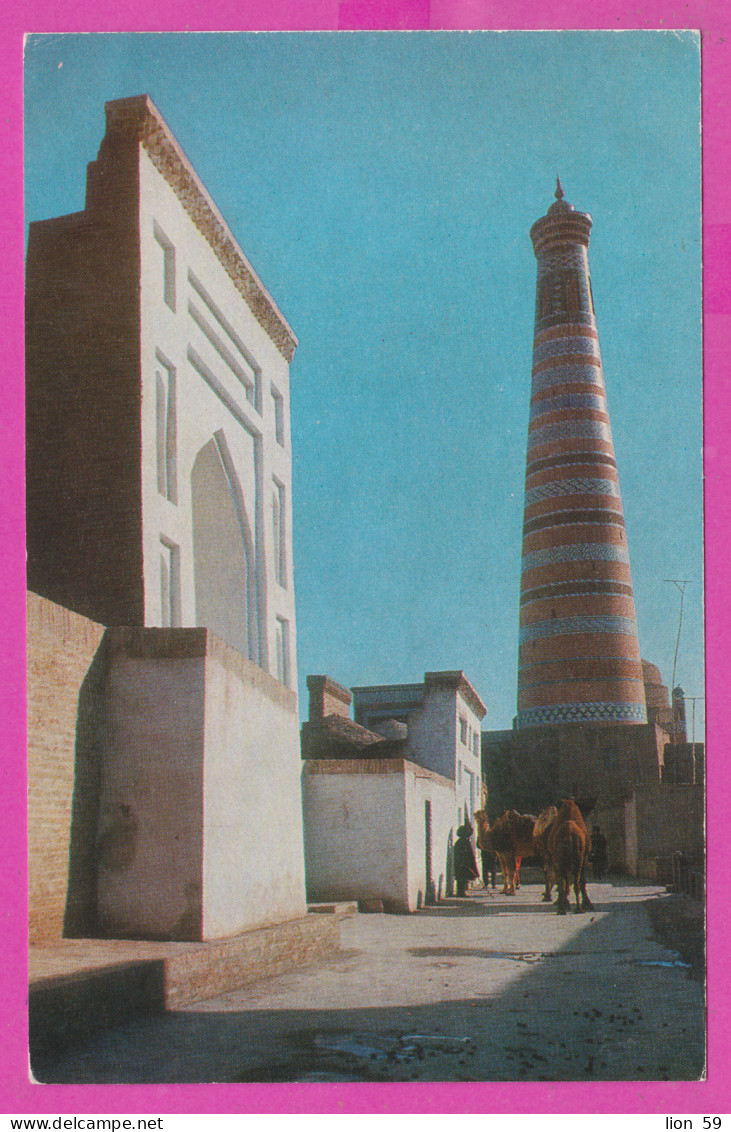 307786 / Uzbekistan - A Street In Khiva Minaret Behind Camel PC Ouzbekistan Usbekistan Publ. USSR Russie Russland - Ouzbékistan