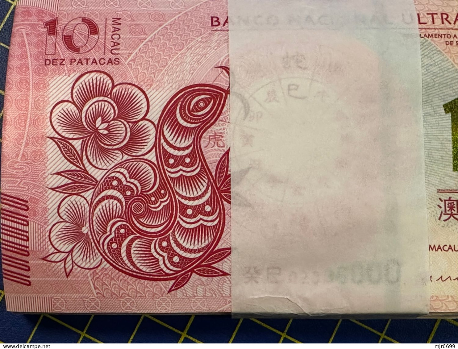 YEAR OF THE SNAKE - 2012 BANCO NACIONAL ULTRAMARINO 10 PATACAS UNC X 100 RUNNING NUMBERS, ORIGINAL BUNDLE - Macau