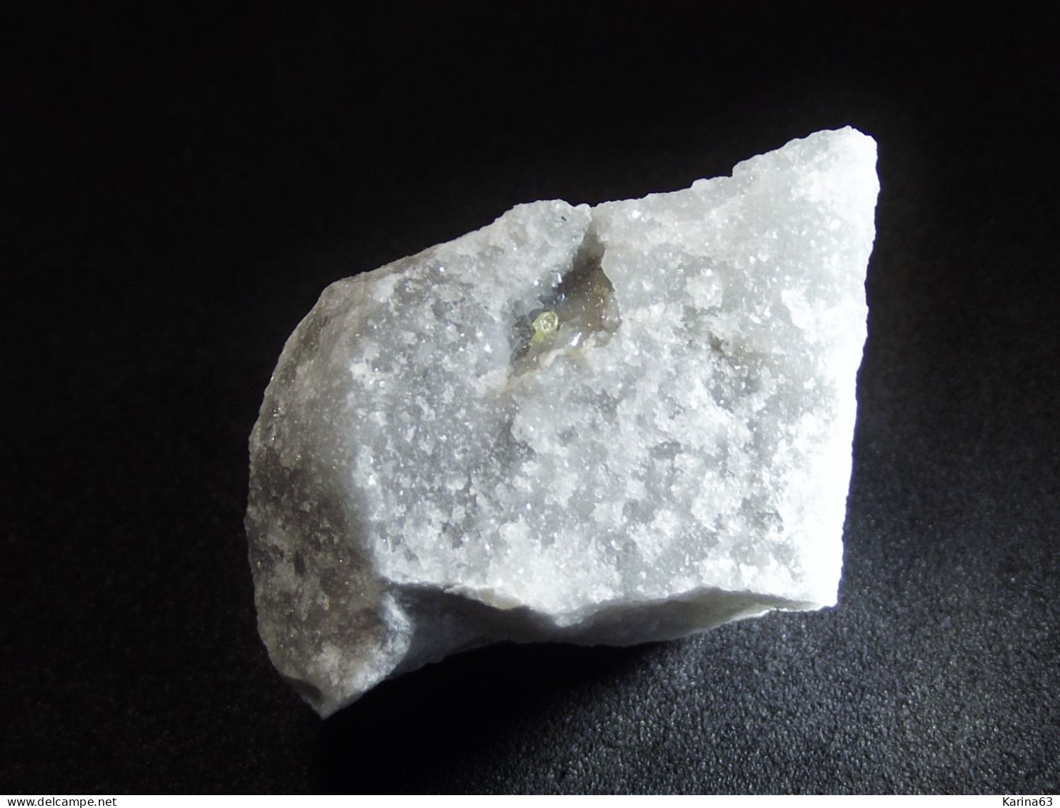 Native Sulphur Drop In Marble  (3 X 2 X 2 Cm ) - Carrara - Italy - Minerales