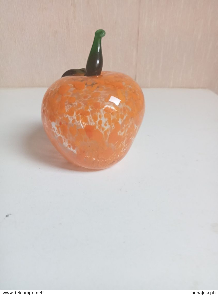 Pomme En Verre Hauteur 8 Cm Diamètre 7 Cm - Jugendstil / Art Déco