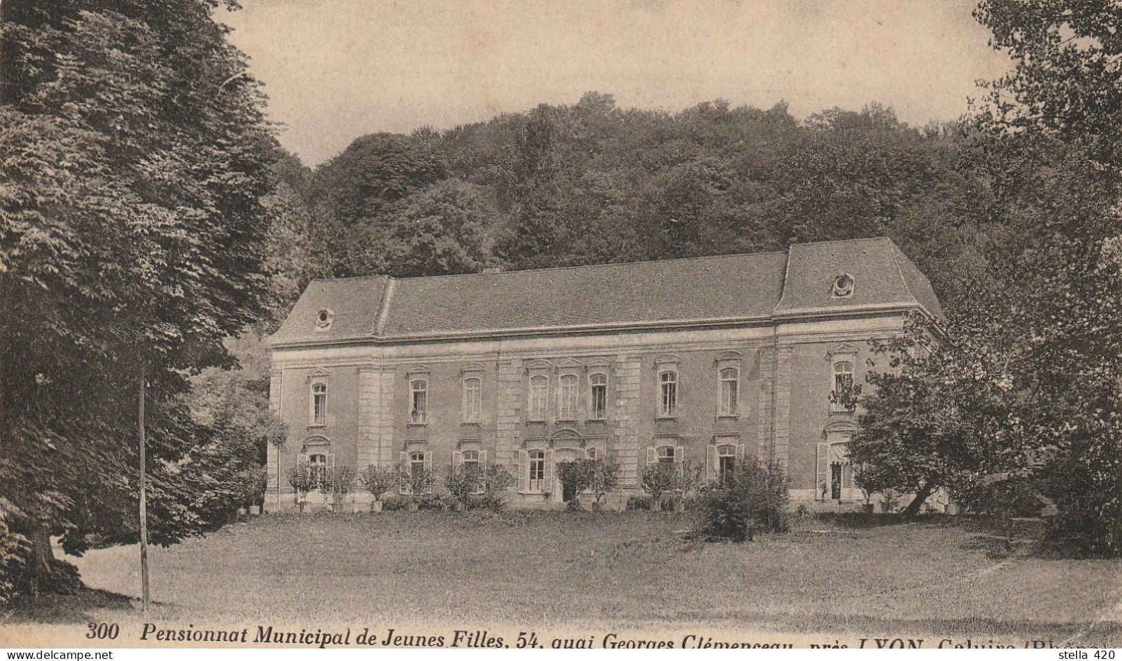 Caluire   Une Classe En Plein Air   Jardinage Et Batiment - Caluire Et Cuire