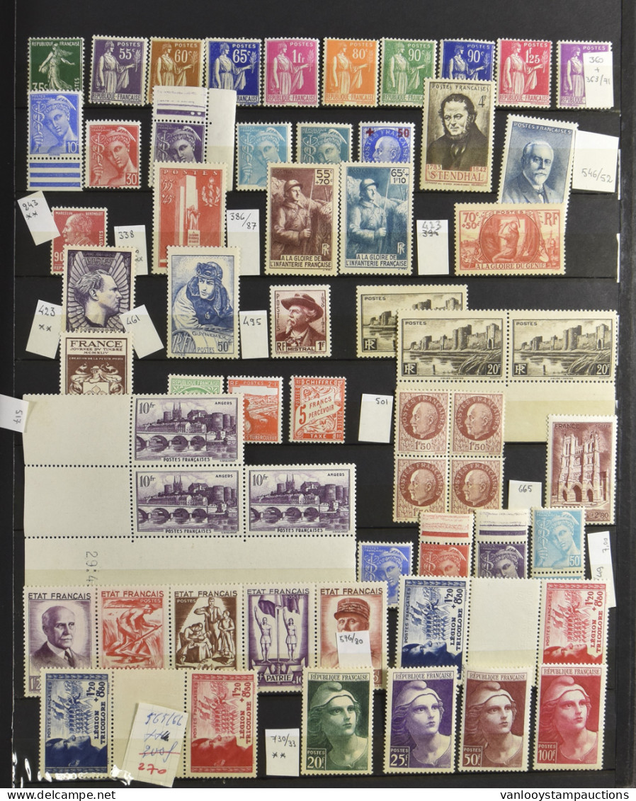 ** Tussen 1940 En 1983, Kleine Stockrestant Met Volledige Reeksen, W.o. Veel Schilderijen, Personaliteiten, Boekjes, Pre - Collections