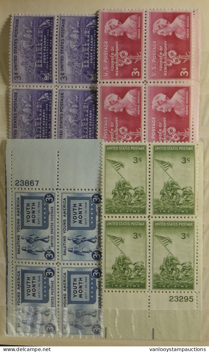 ** 1940/1970 Verzameling Corner Plate Blocks In 3 Insteekboeken, Zm - Other & Unclassified