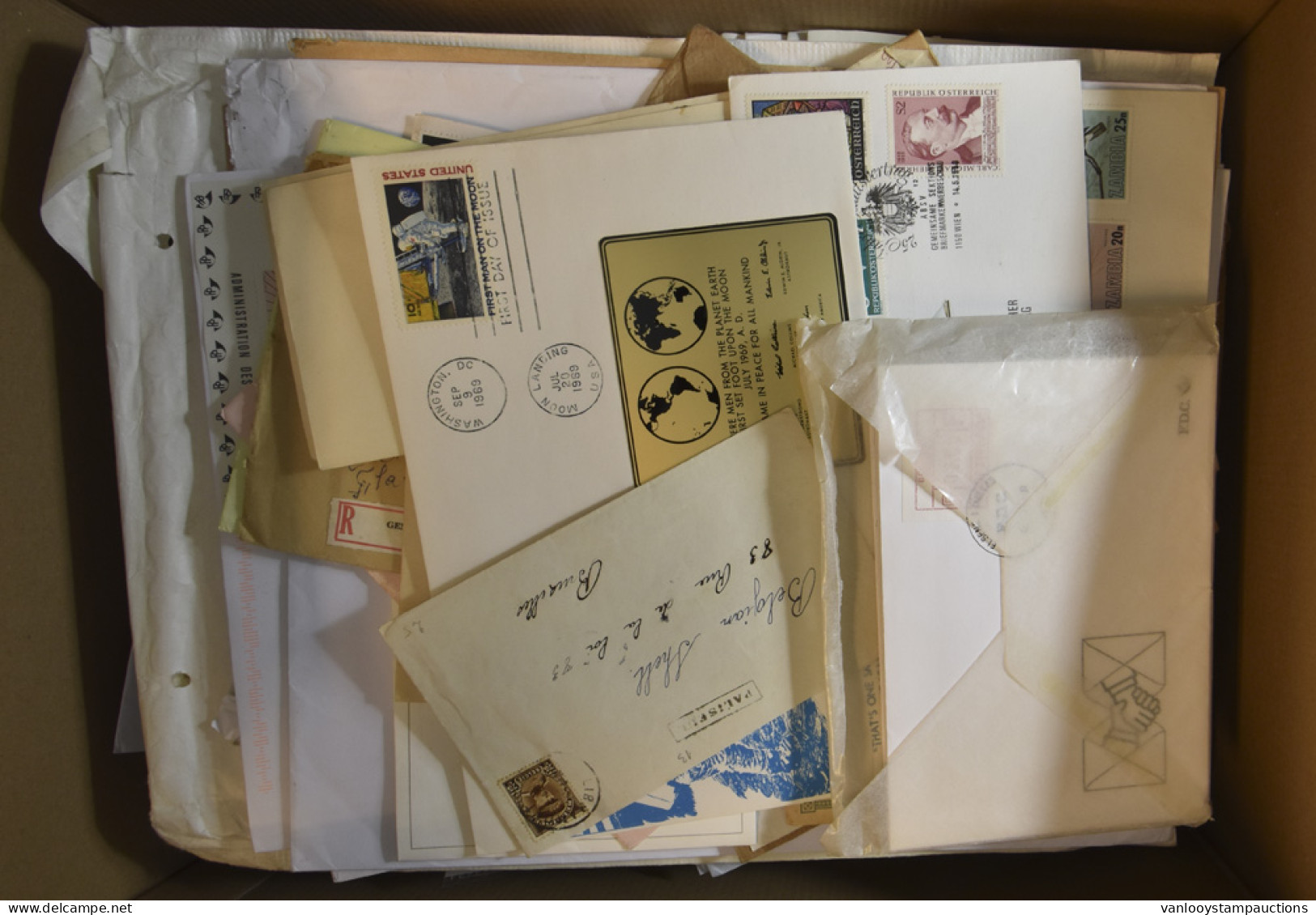 Bomvolle Doos Poststukken Diverse Landen En Periodes, Ook HK Aanwezig, Zm/m/ntz - Collections (sans Albums)