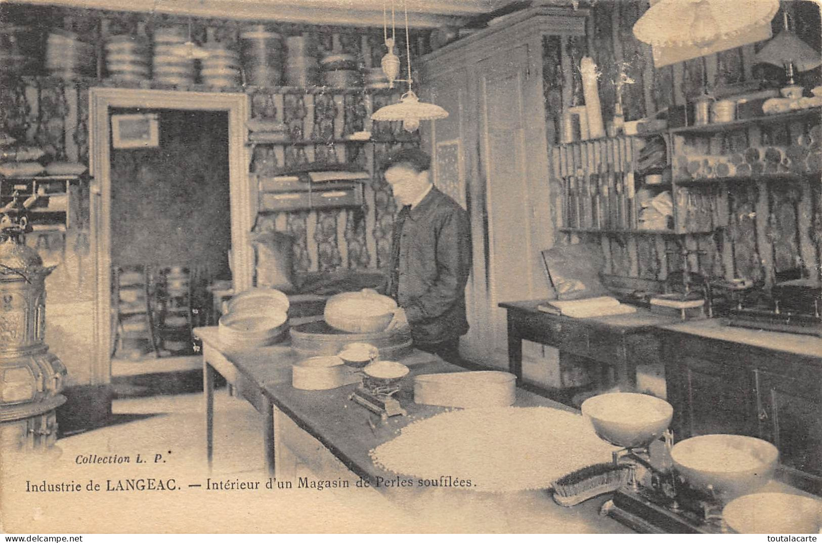 CPA 43 INDUSTRIE DE LANGEAC INTERIEUR D'UN MAGASIN DE PERLES SOUFFLEES  Belle  Rare - Langeac