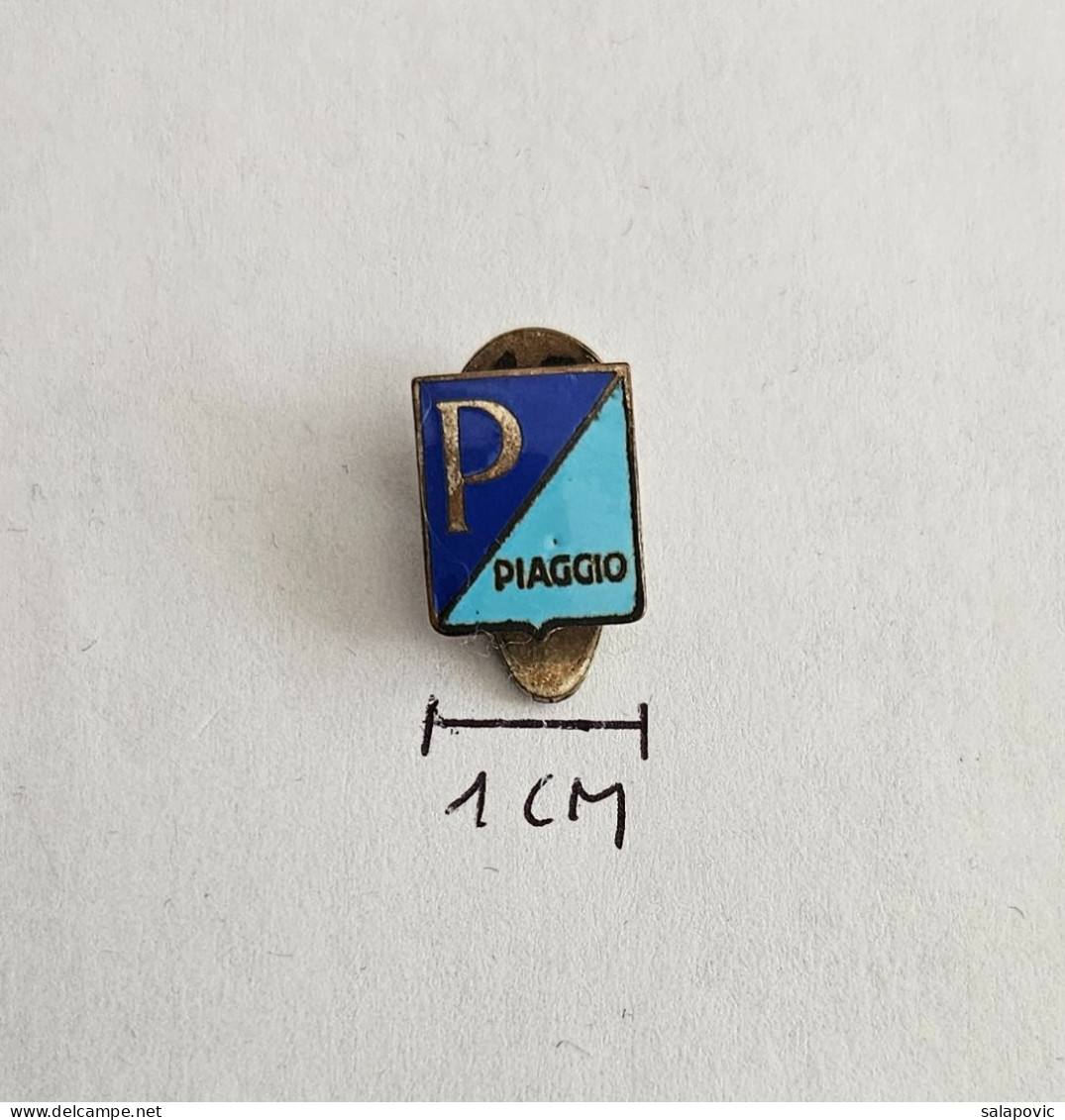 PIAGGIO (VESPA) Italy Scooter Moto Motorcycle PINS BADGES  A13/11 - Motos