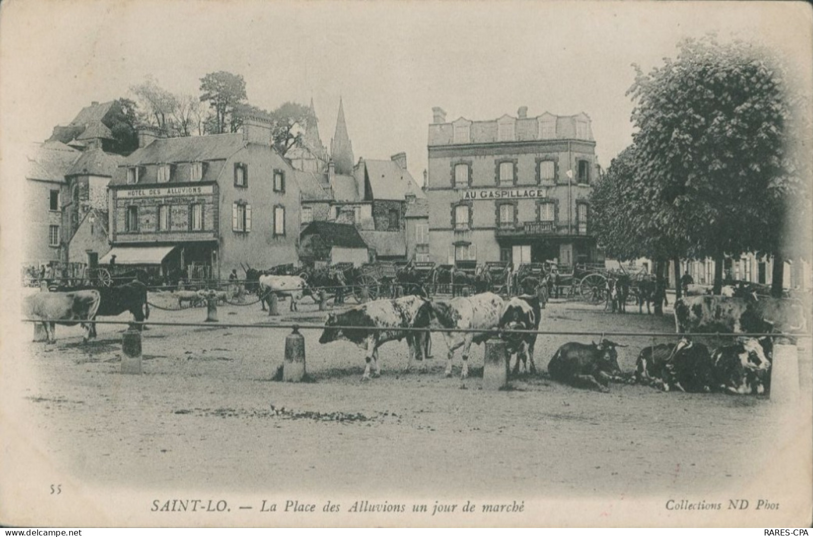 50 SAINT LO - LA PLACE DES ALLUVIONS UN JOUR DE MARCHE - Saint Lo