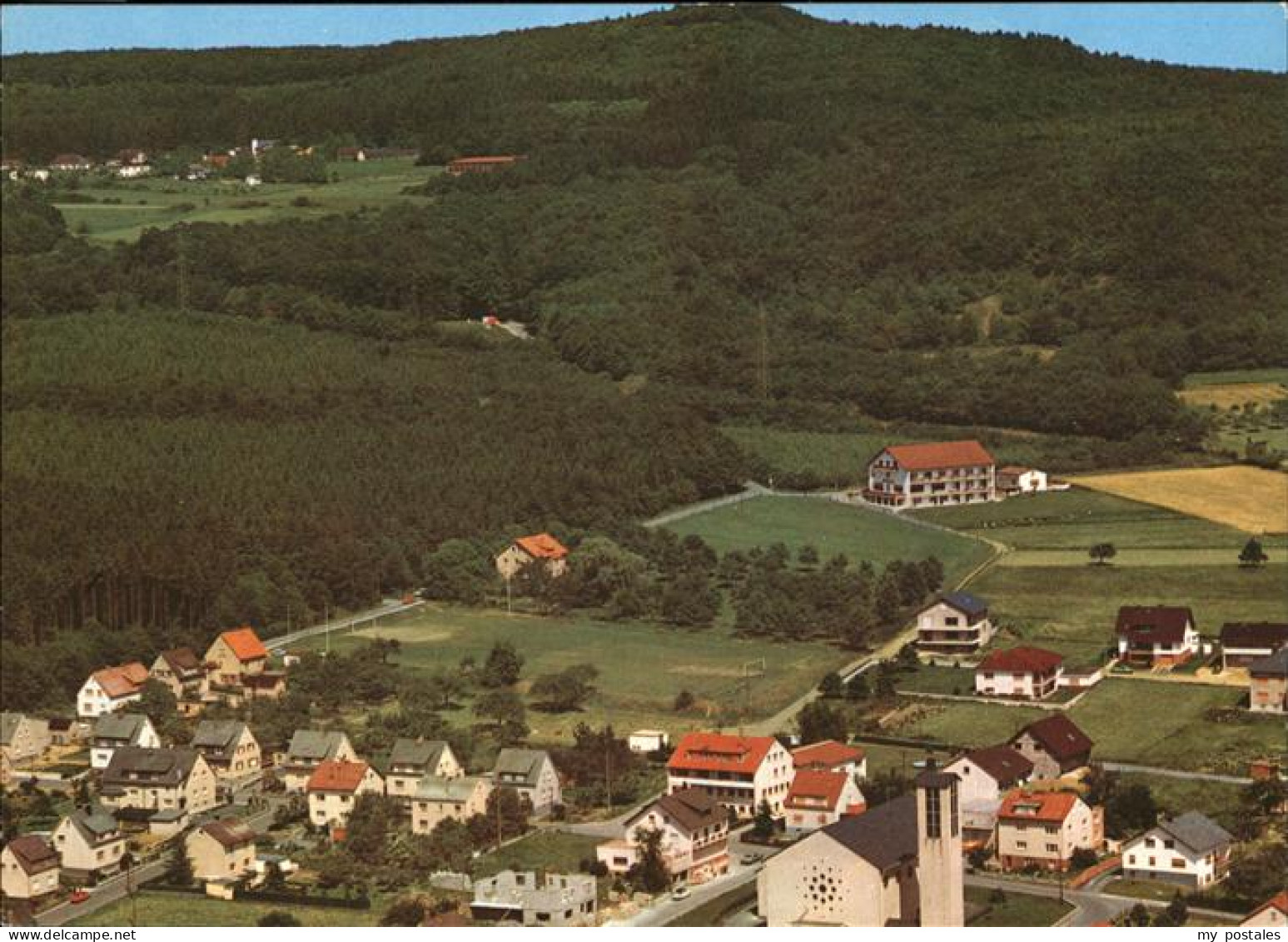 41273175 Oberzeuzheim Waldhotel Hubertus Luftbild Oberzeuzheim - Hadamar