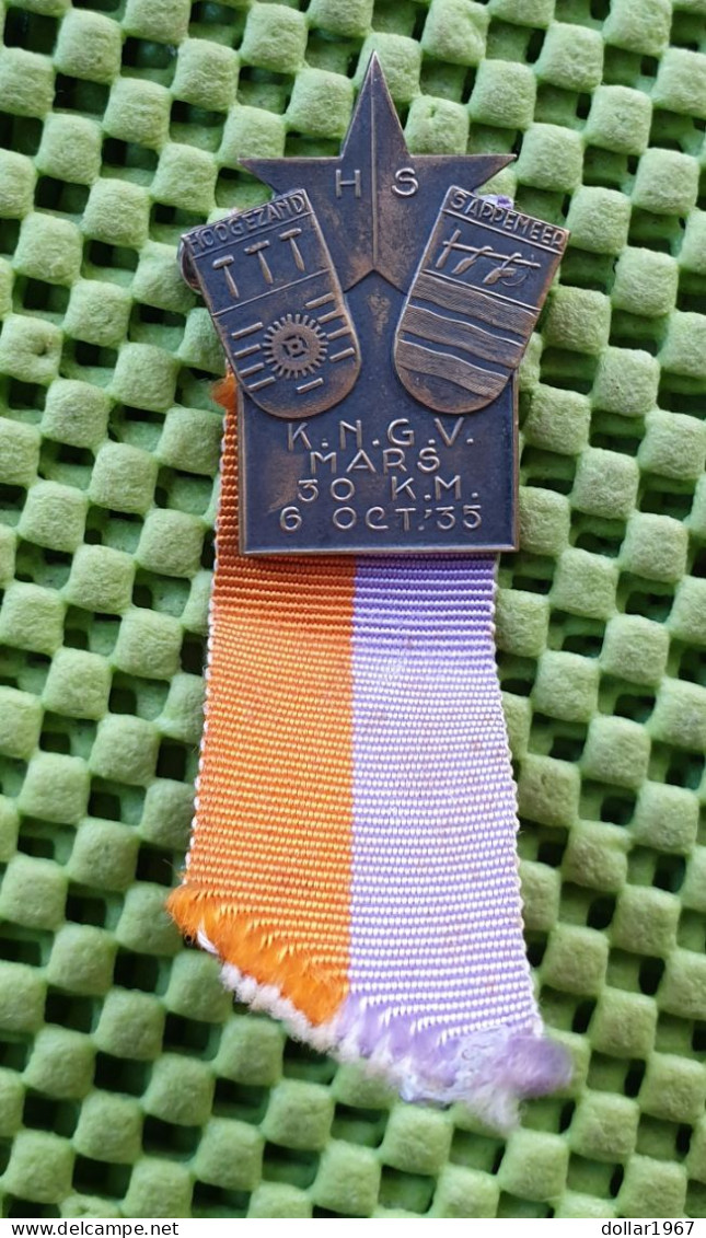 Medaille -K.N.G.V Mars , 30km  6-10-1935 H/S Hoogezand En Sappenmeer. -  Original Foto  !!   Medallion Dutch - Autres & Non Classés