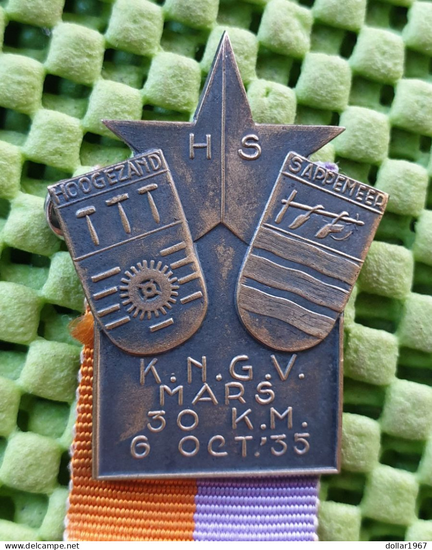 Medaille -K.N.G.V Mars , 30km  6-10-1935 H/S Hoogezand En Sappenmeer. -  Original Foto  !!   Medallion Dutch - Altri & Non Classificati