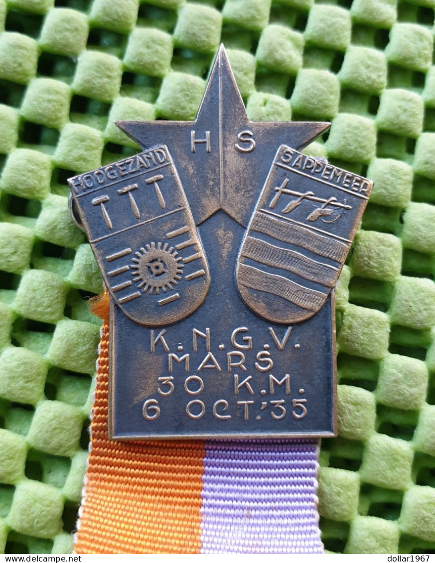 Medaille -K.N.G.V Mars , 30km  6-10-1935 H/S Hoogezand En Sappenmeer. -  Original Foto  !!   Medallion Dutch - Andere & Zonder Classificatie
