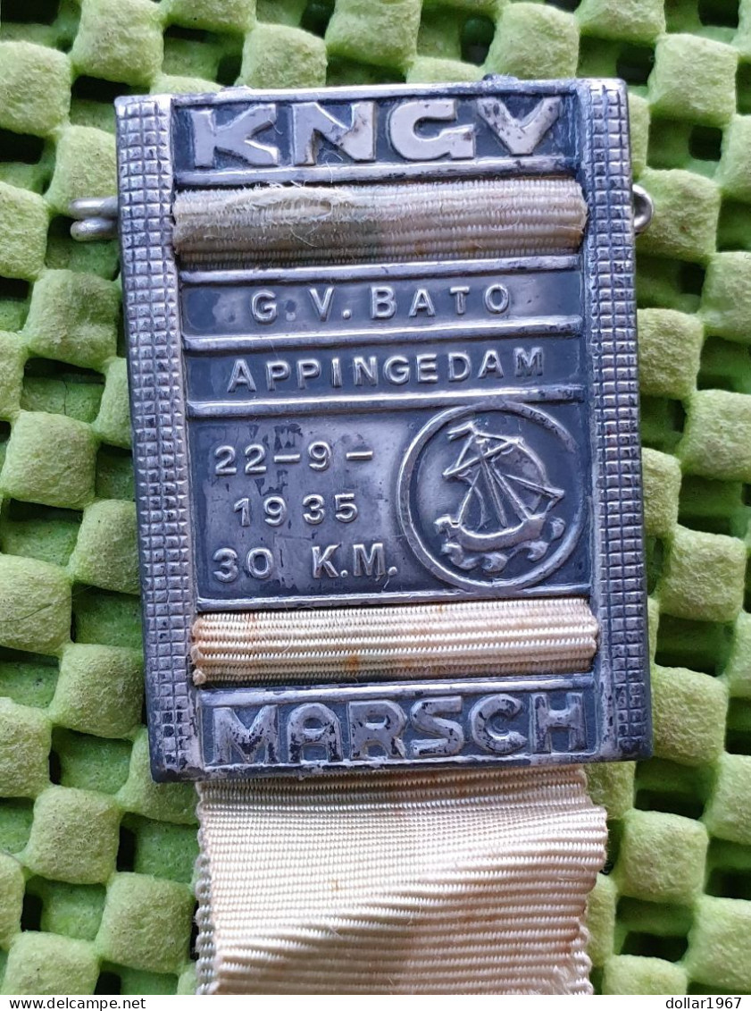 Medaille - K.N.G.V - G.v Bato Appingedam 22-9-1935 Marsch  , 30 Km  -  Original Foto  !!   Medallion Dutch - Autres & Non Classés