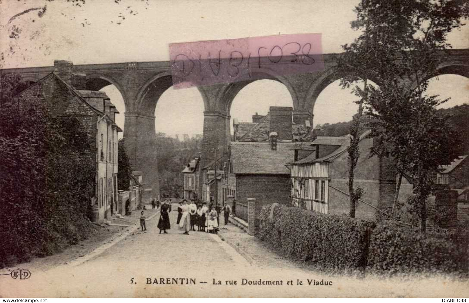 BARENTIN    ( SEINE MARITIME )     LA RUE DOUDEMENT ET LE VIADUC - Barentin