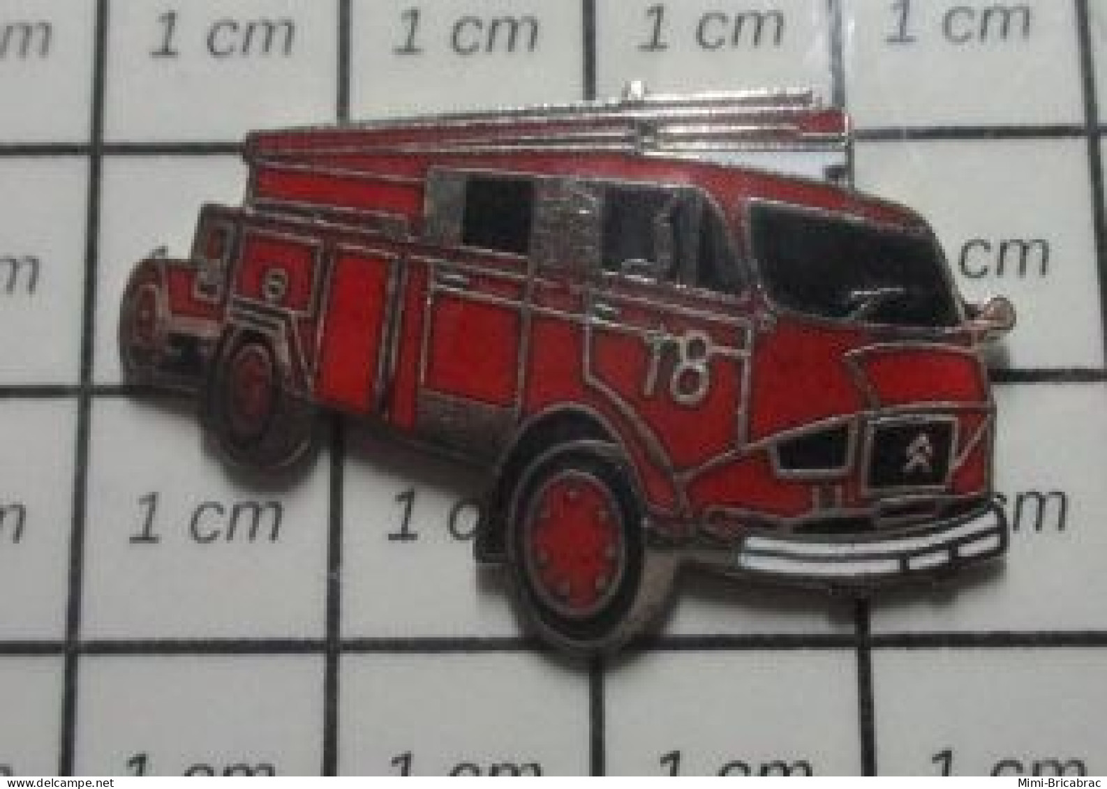 615c Pin's Pins / Beau Et Rare /  POMPIERS / SAPEURS POMPIERS CAMION ROUGE - Pompiers