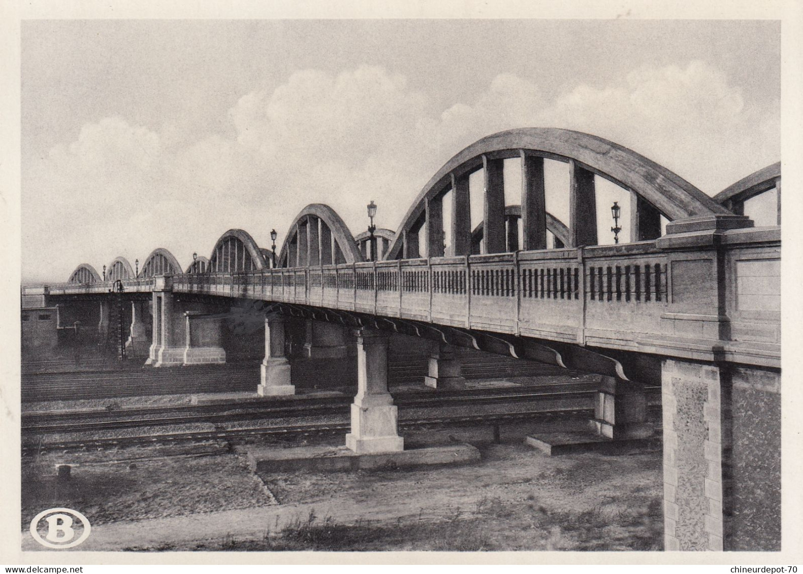 CHEMIN DE FER BELGE  PONT DE LA RUE DU LION A SCHAERBEEK - Kunstwerken