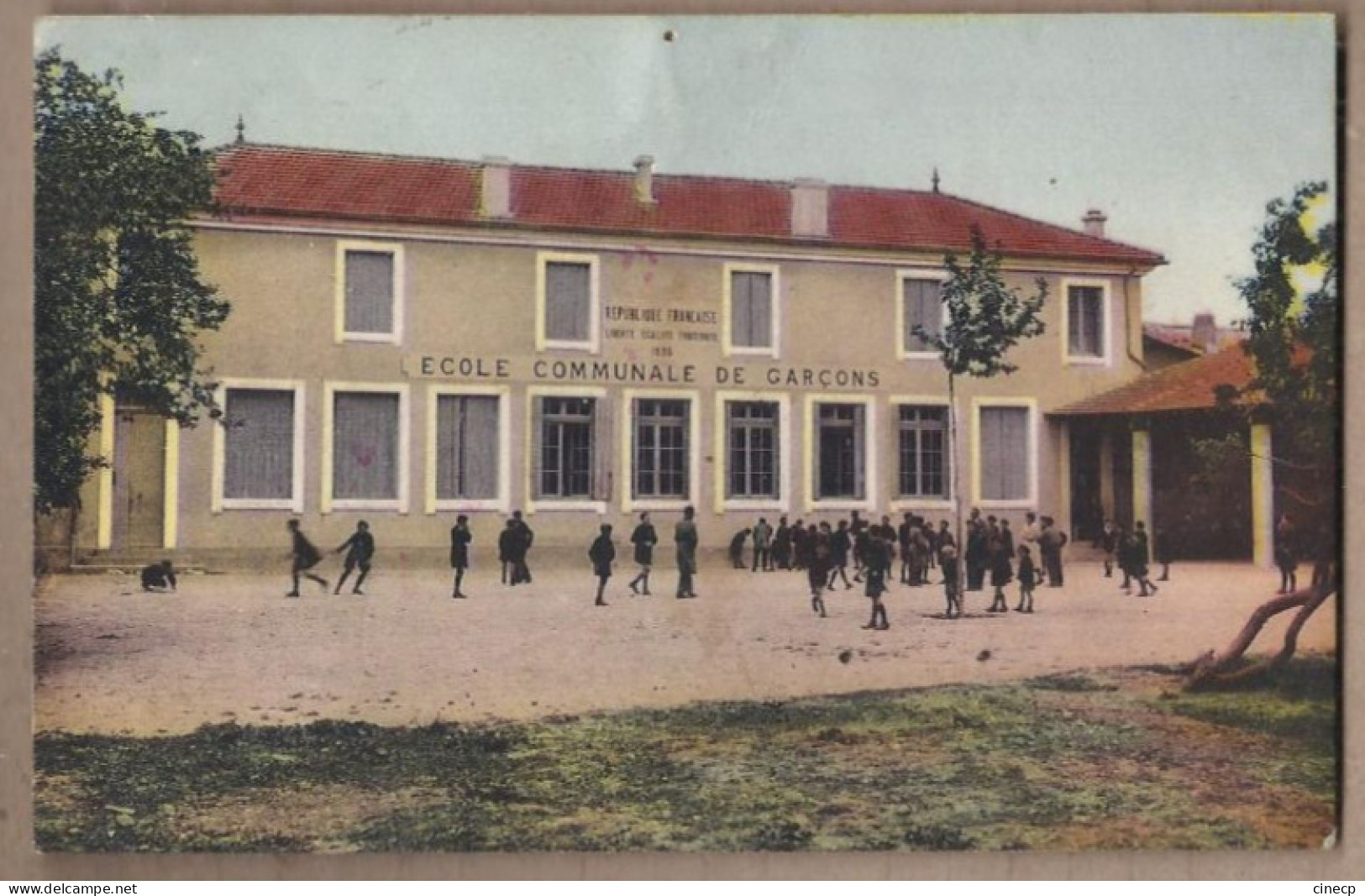 CPSM 84 - LAPALUD - LA PALUD - Ecole Communale De Garçons - TB PLAN TB ANIMATION Elèves Enfants Cour Récréation - Lapalud