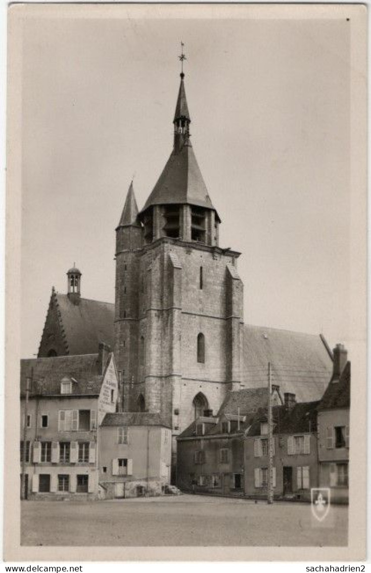 28. Pf. ILLIERS. Place Maréchal Maunoury. 573 - Illiers-Combray