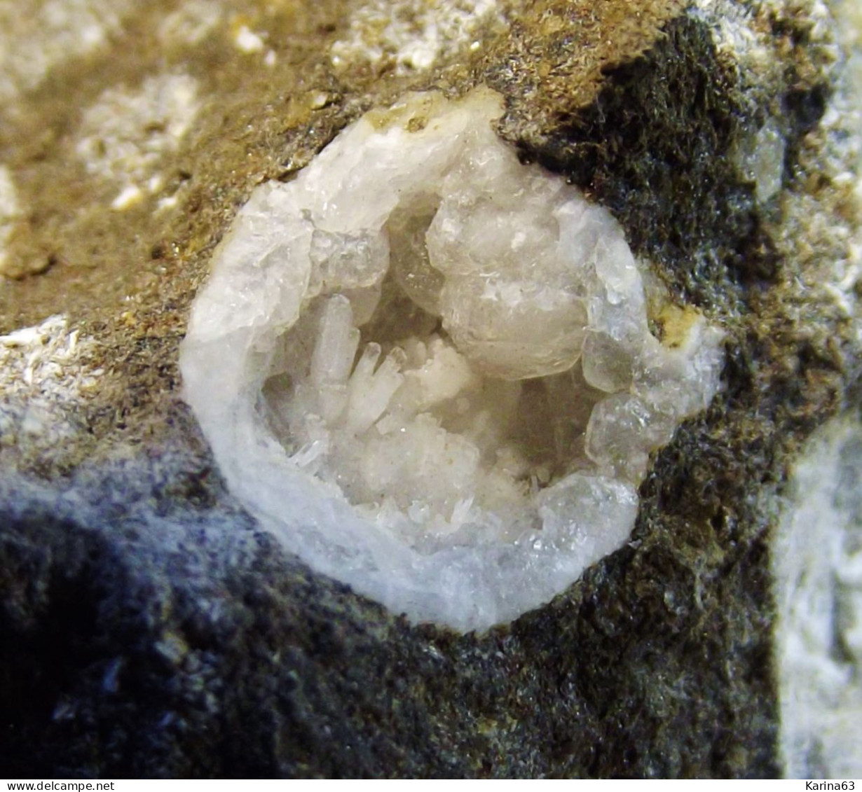Natrolite In Vug   (3.5  X 2.5 X 2 Cm ) - Montecchio Maggiore - Vicenza - Italy - Mineralien