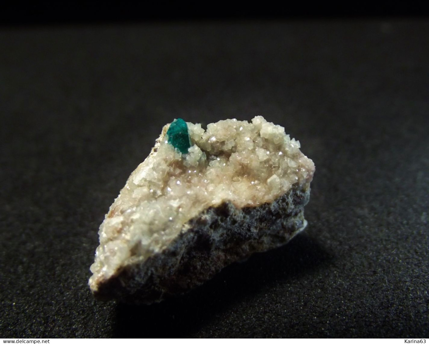 Dioptase  ( 1.5 X 1 X 1 Cm ) Tsumeb Mine - Tsumeb - South Africa - Minerals