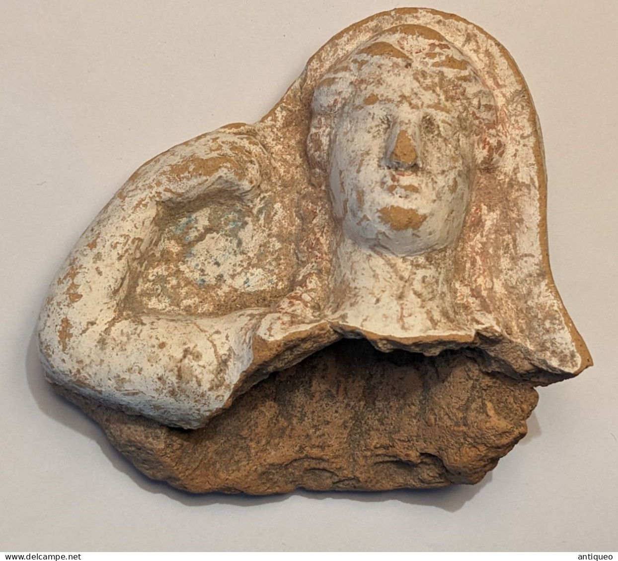 Buste De Jeune Femme En Terre Cuite Peinte De La Grèce Héllenistique - Archeologia