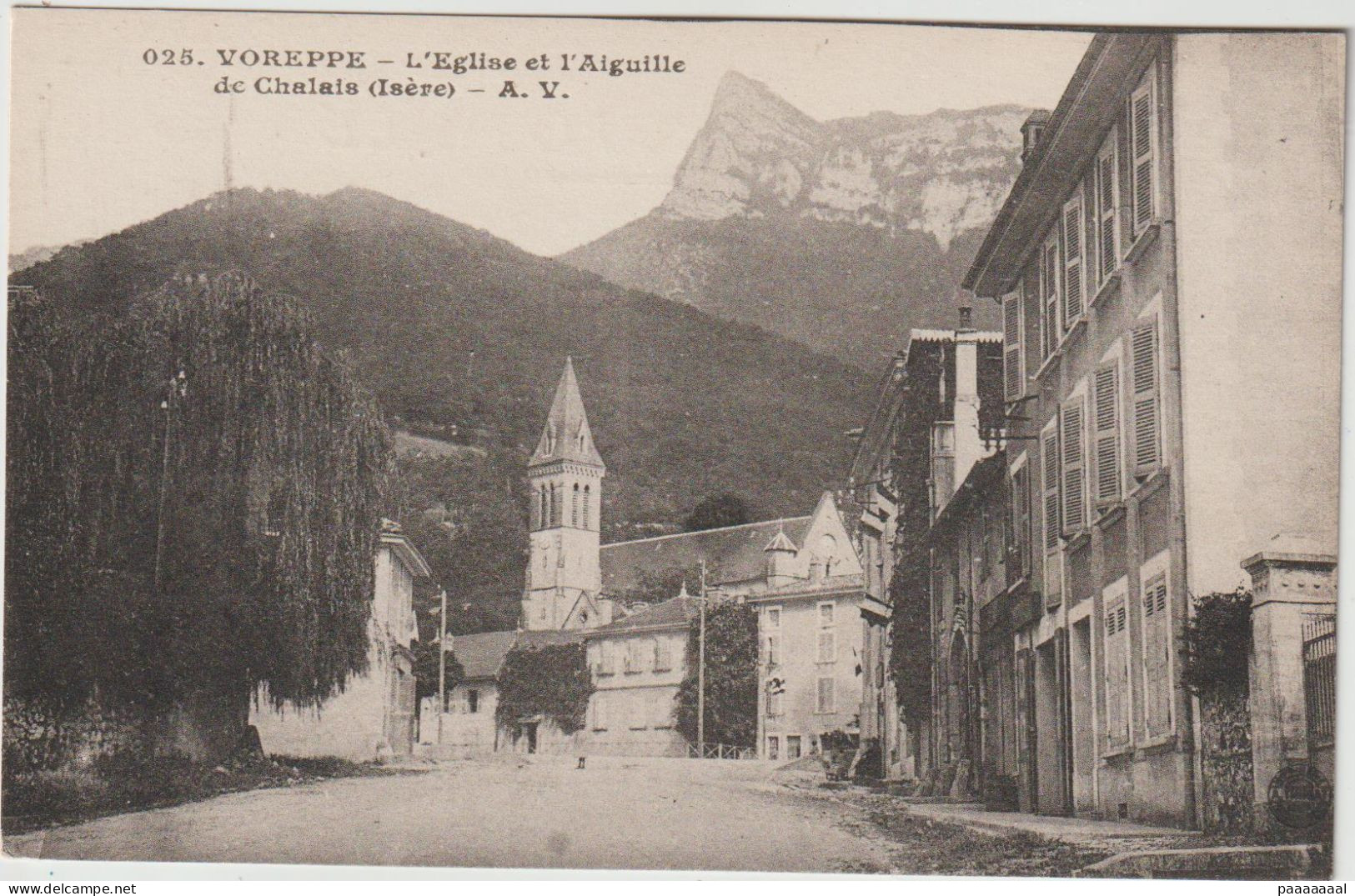 VOREPPE  L EGLISE ET L AIGUILLE DE CHALAIS - Voreppe